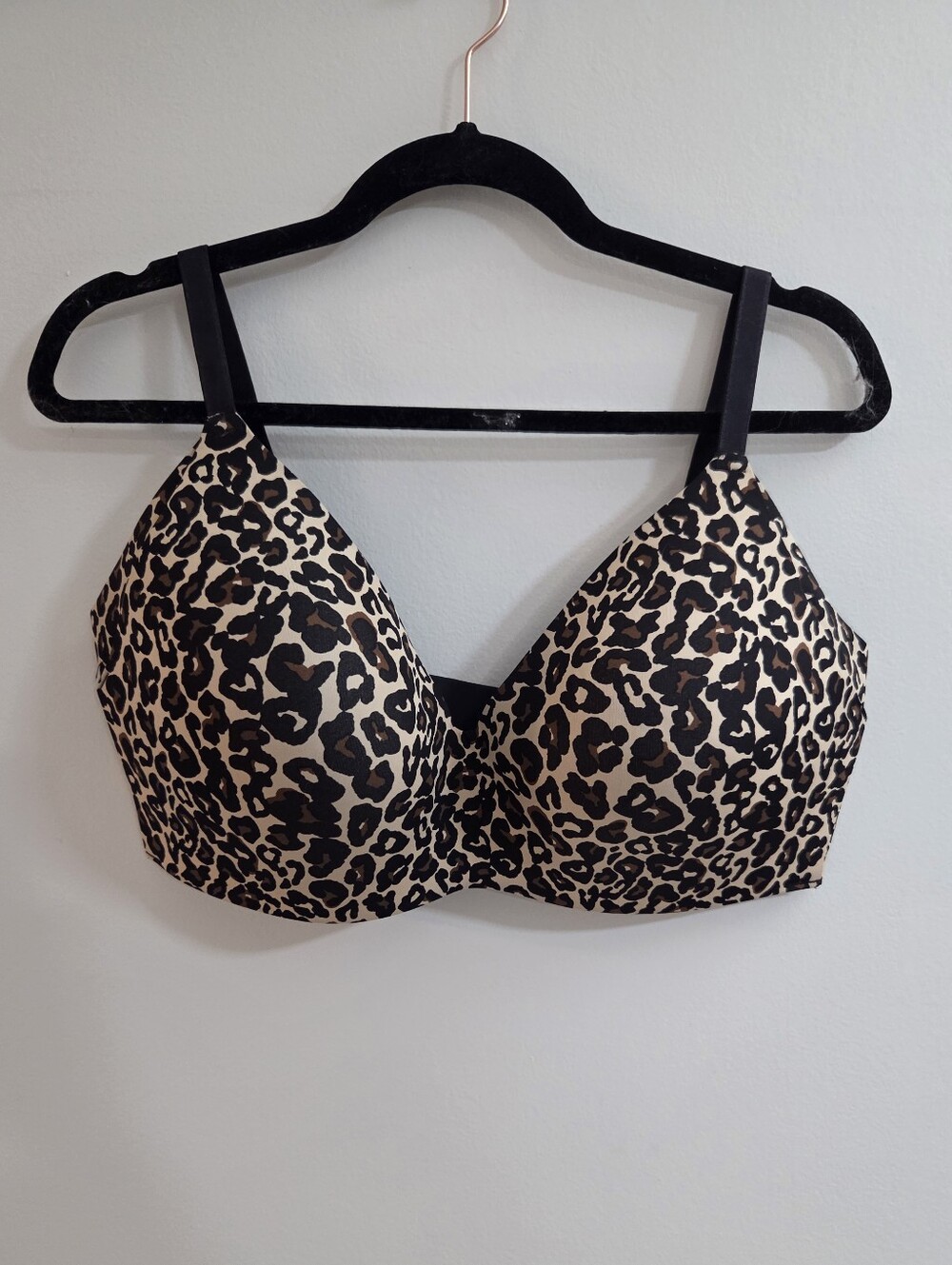KniWingWoman Contour Bra
Size 8
Leopard Print